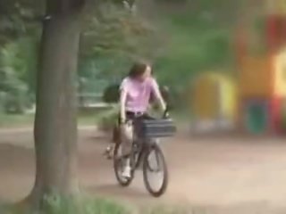 Nhật bản con gái masturbated trong khi cưỡi một specially modified x xếp hạng video bike!