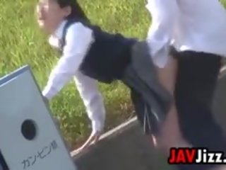 Japonesa colegiais a foder em público