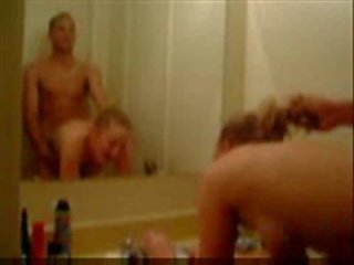 Kolledž paar vannituba seks film video
