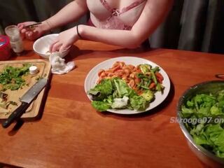 Foodporn ep.1 noodles ja nudes- kiinalainen nuori naaras- cooks sisään alusvaatteet ja imee bbc varten dessert 4k 烹饪表演 seksi elokuva leikkeit�