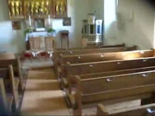 Marrjenëgojë në kishë: falas në kishë e pisët film video 89
