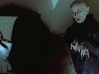 Nosferatu vampyyri bites neitsyt- tyttö, vapaa xxx elokuva f2