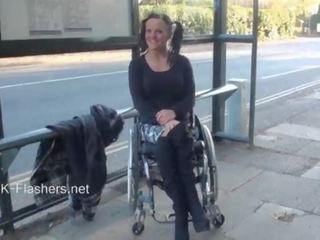 Paraprincess zunaj ekshibicionizem in utripa wheelchair veza stunner prikazuje