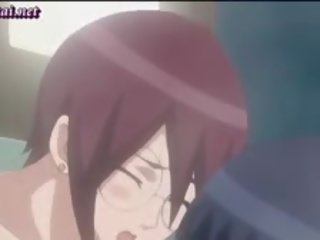 Handsome anime ķildīga sieviete ķircināt kāts uz vanna