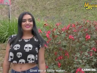 Julia cruz sulīga pakaļa colombiana latina pusaudze izpaužas pounded uz trijatā ārpuses xxx filma video