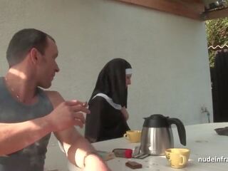 Fiatal francia apáca sodomized -ban hármasban -val papy kukkolás