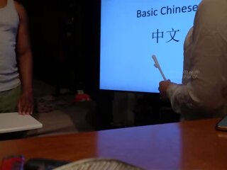 סיני מורה יש ל מבוגר סרט עם סטודנט במהלך פרטי כיתה (speaking סיני) xxx סרט סרטים