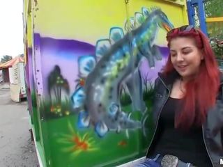 Sophia salvaje follada en la amusement parque