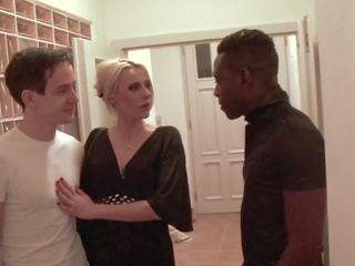 Mature Wife Fucks with a Black Man to Fuck Her Hardcore