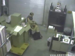 Bezpieczeństwo kamera połowy kobieta pieprzenie jej pracownik