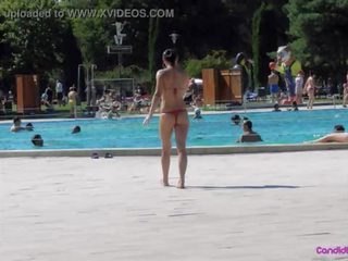 Spiaggia voyeur smashing bikini ragazze a seno nudo malvagio weasel