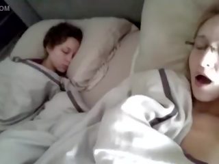 Érotique grand nichons ado lassie risque masturber suivant à sommeil sis sur came - fuckcam69.com