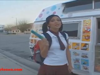 Icecream 卡车 金发 短 头发 青少年 性交 和 吃 cumcandy