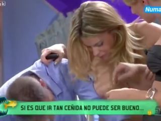 स्पॅनिश टीवी मेजबान स्ट्रिप्स बंद (maria lapiedra)