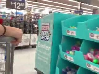 Een echt gril recording een heet kuiken bij walmart -