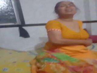 स्टाइलिश meena anty