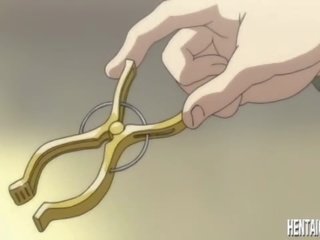 Hentai namorada com mamilo clamps fica fodido