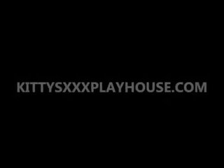 Kittysxxxplayhouse.com trumpas šortai į poundout