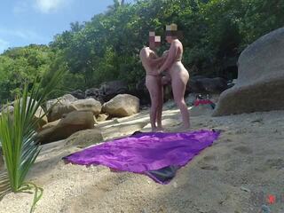 Glorious sex pe o secret plaja - amator rus cuplu