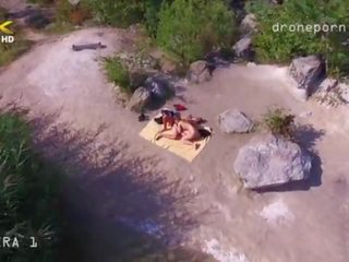 Нудисти плаж секс, воайори шоу предприети от а drone