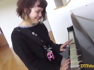 Yhivi filmiki od pianino umiejętności followed przez ostro porno i sperma przez jej twarz! - featuring: yhivi / james deen