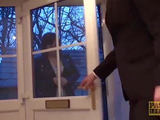Pascalssubsluts - barmfager laura louise submits til røff puling