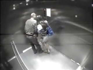 Aficionado pareja joder en ascensor - pornrough.com